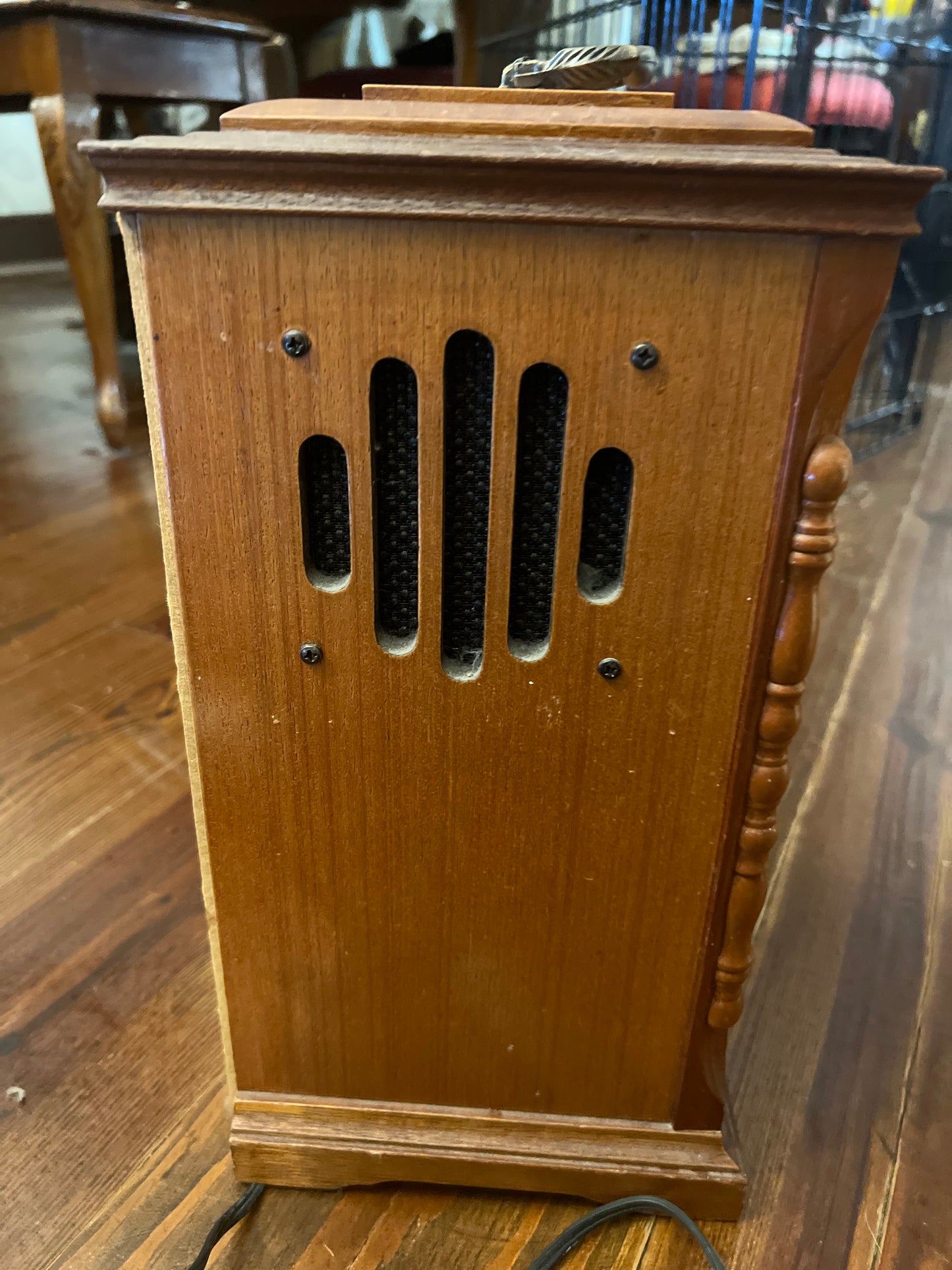 ANTIQUE RADIO TAPE CASSETTE PLAYER